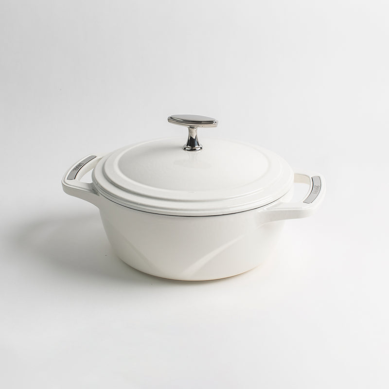 USA Enamel? Cast Iron Dutch Oven